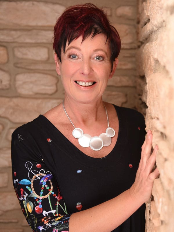 Claudia-Porsch-Portrait-Home-Web